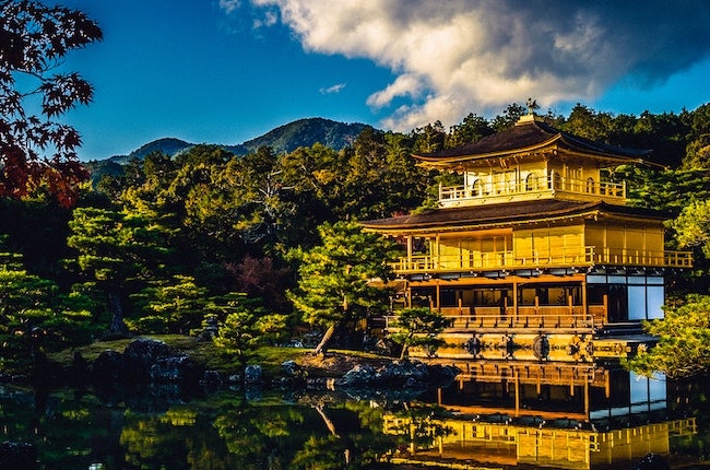 Picture of the Golden Temple in Kyoto